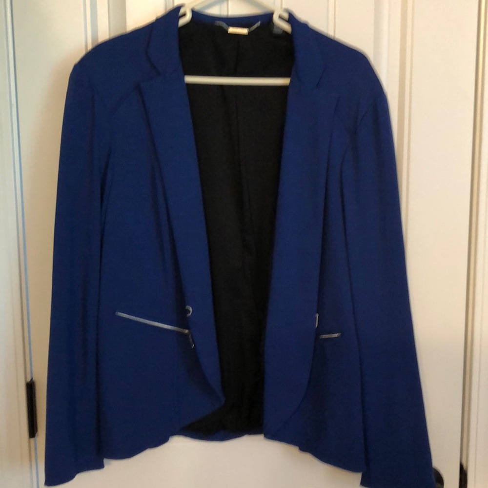 Black label Chico’s blue blazer size never worn